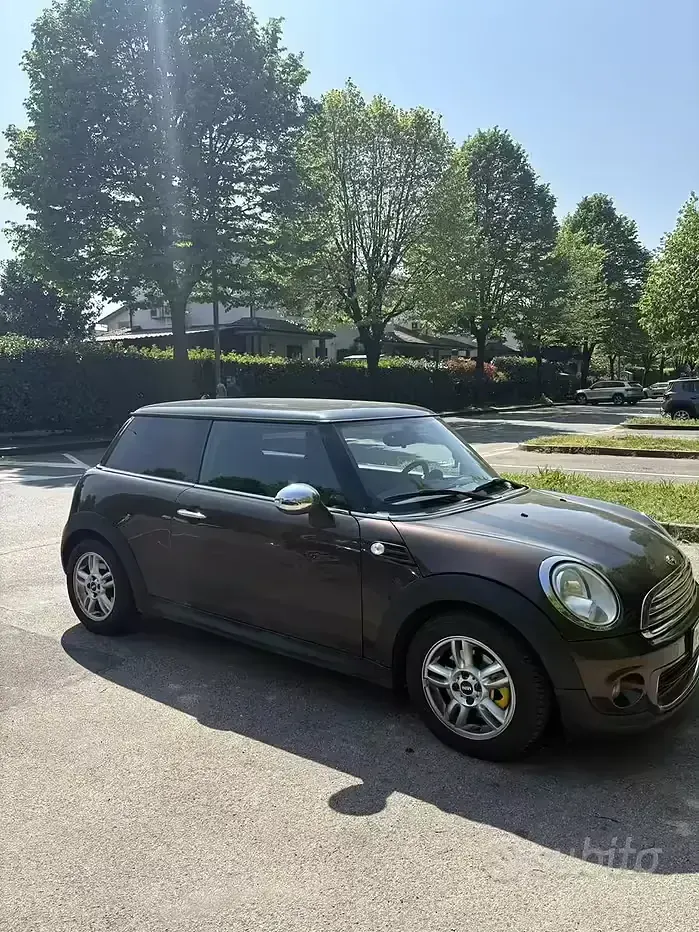 Usata Mini Cooper 75 CV (55 kW) 2012 Marrone Utilitaria