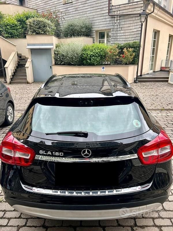 Usata Mercedes GLA180 Business 109 CV (80 kW) 2016 Nero SUV