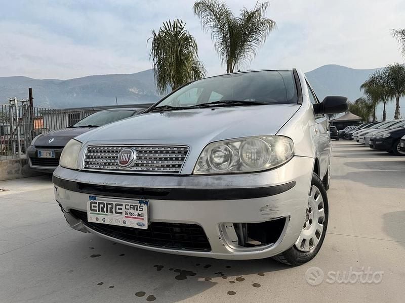 Usata Fiat Punto 69 CV (50 kW) 2010 Grigio Utilitaria