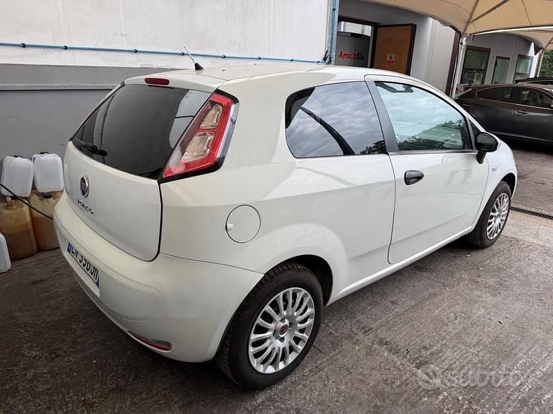 Usata Fiat Punto Evo Dynamic 77 CV (56 kW) 2012 Bianco Utilitaria