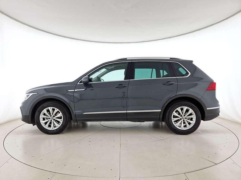 Usata VW Tiguan Life 150 CV (110 kW) 2023 Dolphin grey metallizzato SUV