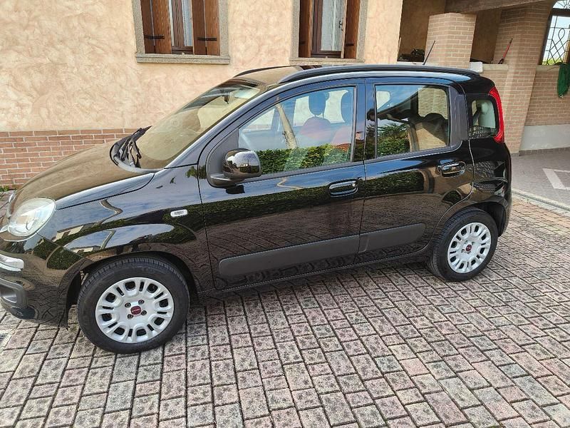 Nero Usata 2020 Fiat Panda Lounge Due volumi | 8900 € (Buon prezzo) - Immagine 1/4