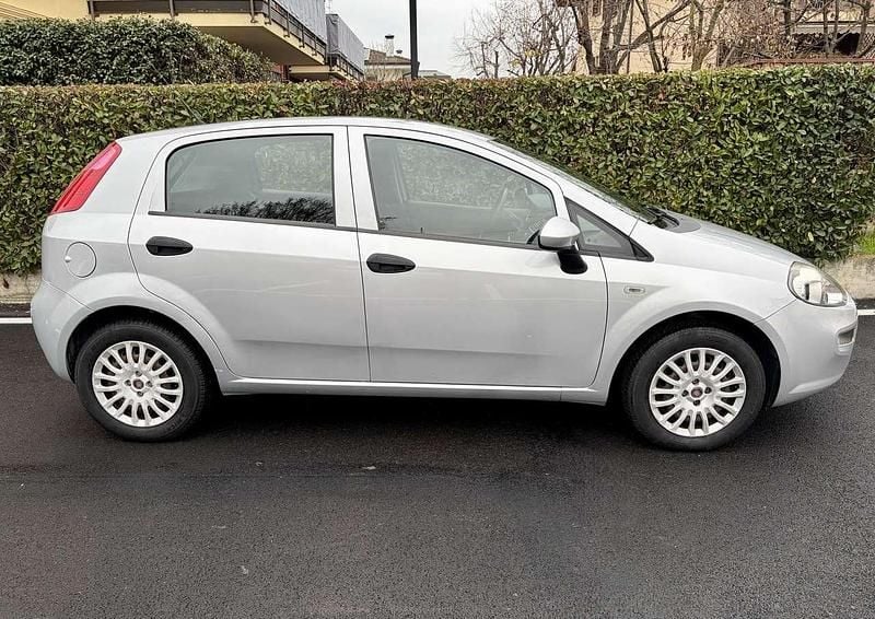 Usata Fiat Punto Lounge 77 CV (56 kW) 2015 Other Berlina