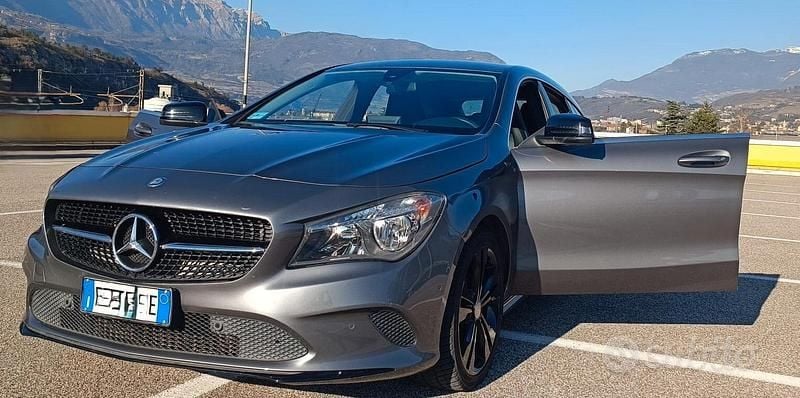Usata Mercedes CLA200 135 CV (99 kW) 2017 Marrone Berlina