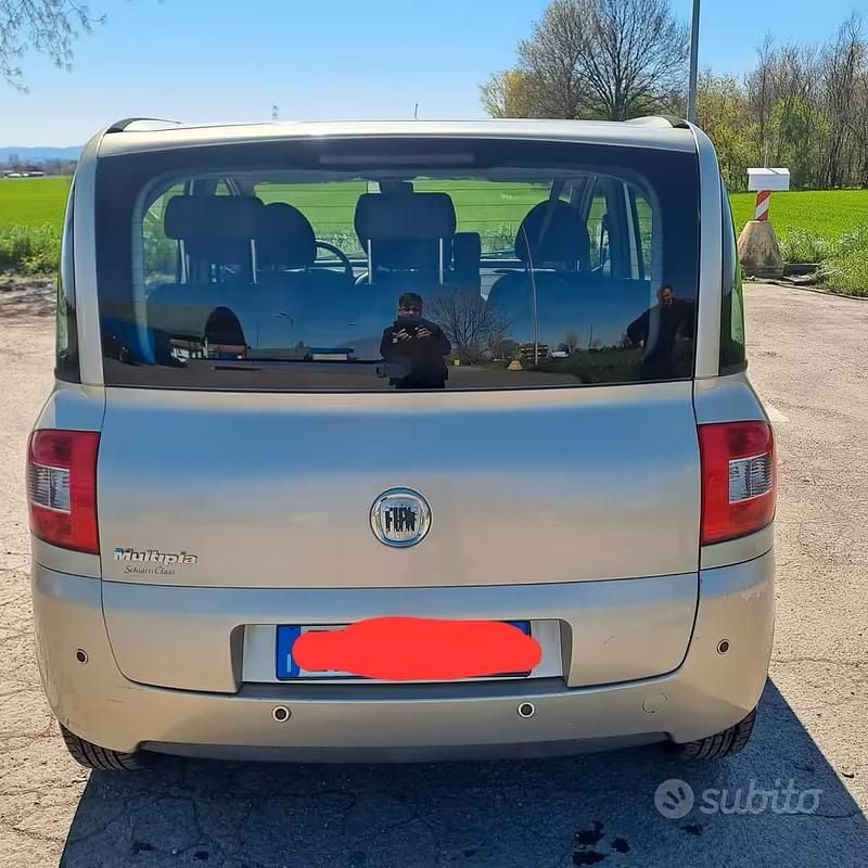 Usata Fiat Multipla 120 CV (88 kW) 2010 Grigio Monovolume