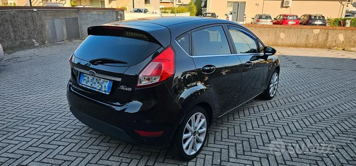 Usata Ford Fiesta Titanium 75 CV (55 kW) 2015 Nero Utilitaria