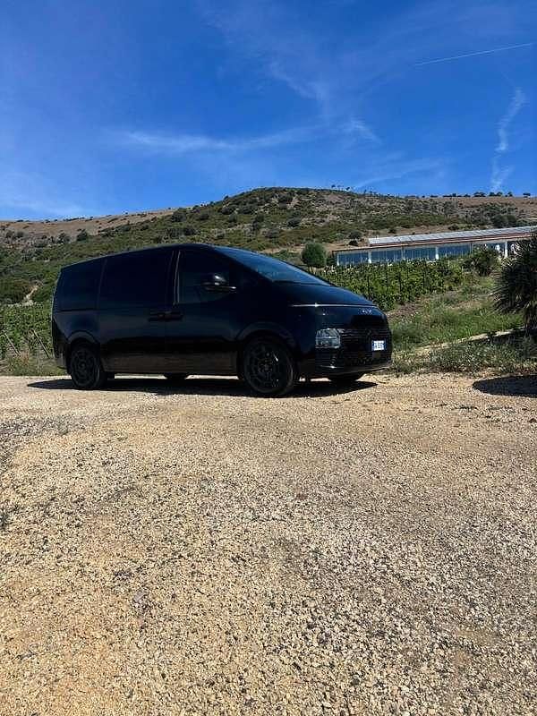 Usata Hyundai Staria 177 CV (130 kW) 2024 Nero Monovolume