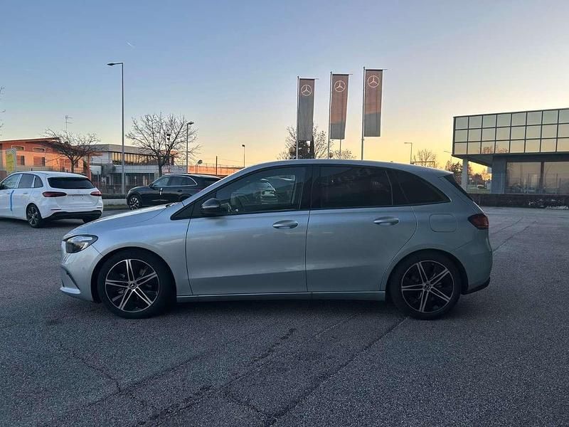 Usata Mercedes B180 116 CV (85 kW) 2025 Argento hightech Monovolume