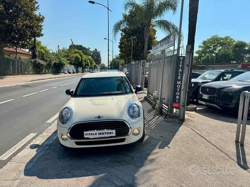 Usata Mini Cooper 75 CV (55 kW) 2017 Beige Utilitaria