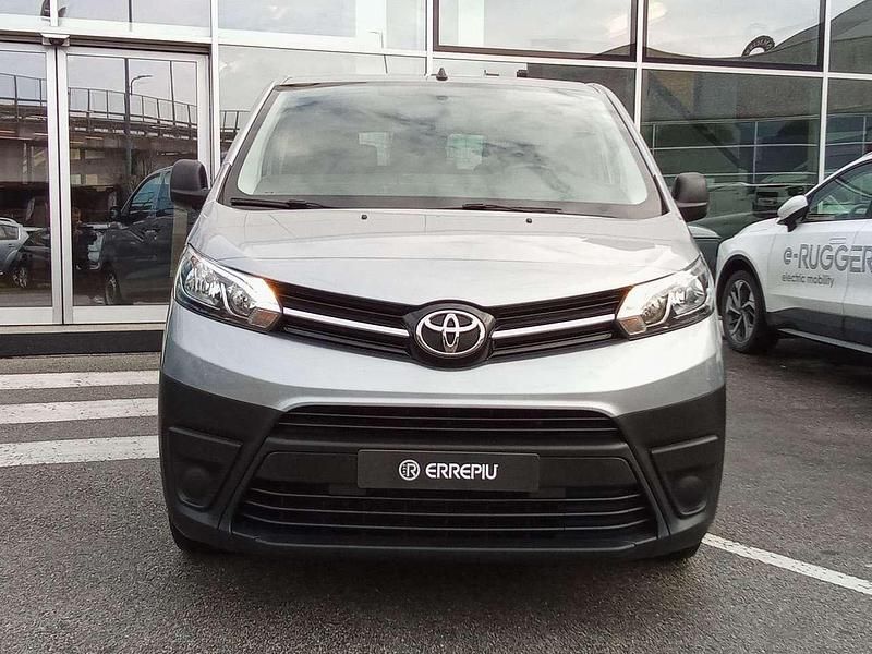Usata Toyota Proace Lounge 120 CV (88 kW) 2021 Argento Monovolume