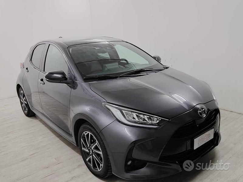 Usata Toyota Yaris Hybrid Style 92 CV (67 kW) 2022 Grigio Berlina