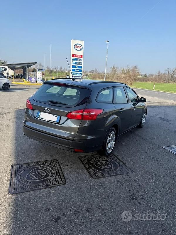 Usata Ford Focus 120 CV (88 kW) 2015 Grigio Station wagon