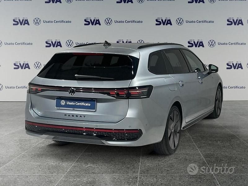 Usata VW Passat R-line 150 CV (110 kW) 2024 Grigio Station wagon
