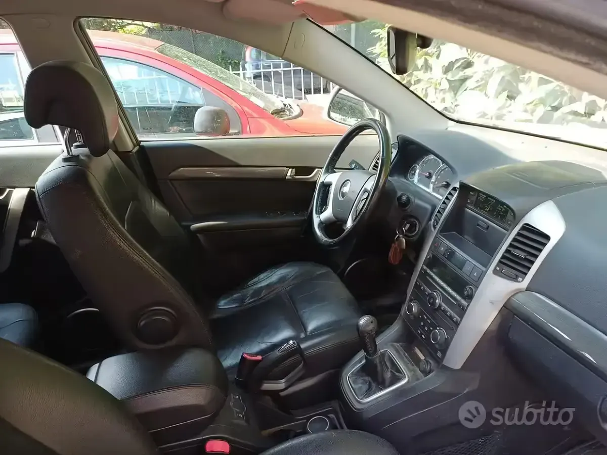 Usata Chevrolet Captiva 150 CV (110 kW) 2007 Grigio SUV