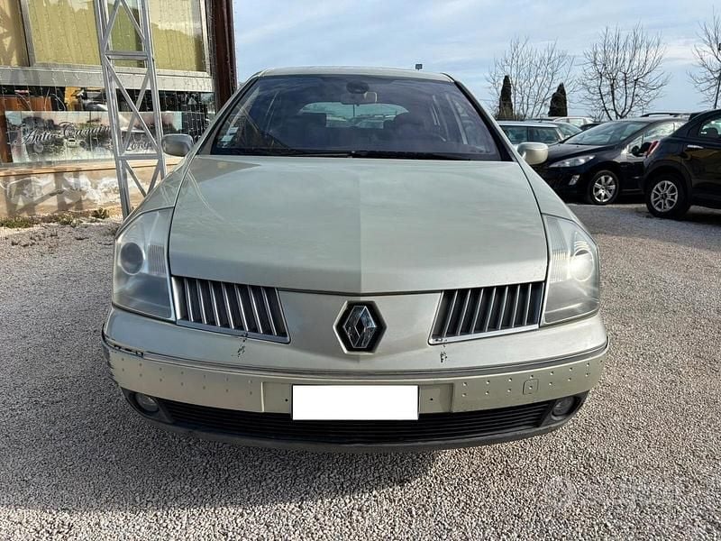 Usata Renault Vel Satis 149 CV (109 kW) 2004 Grigio Utilitaria
