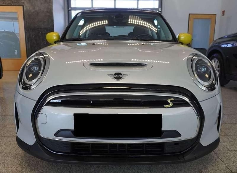 Usata Mini Cooper SE 135 kW (184 CV) 2021 White silver metallic Utilitaria