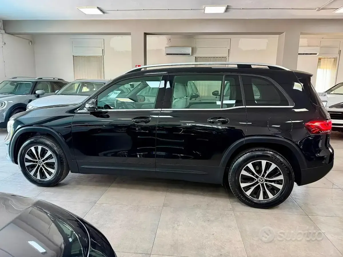 Usata Mercedes GLB180 116 CV (85 kW) 2023 Nero SUV