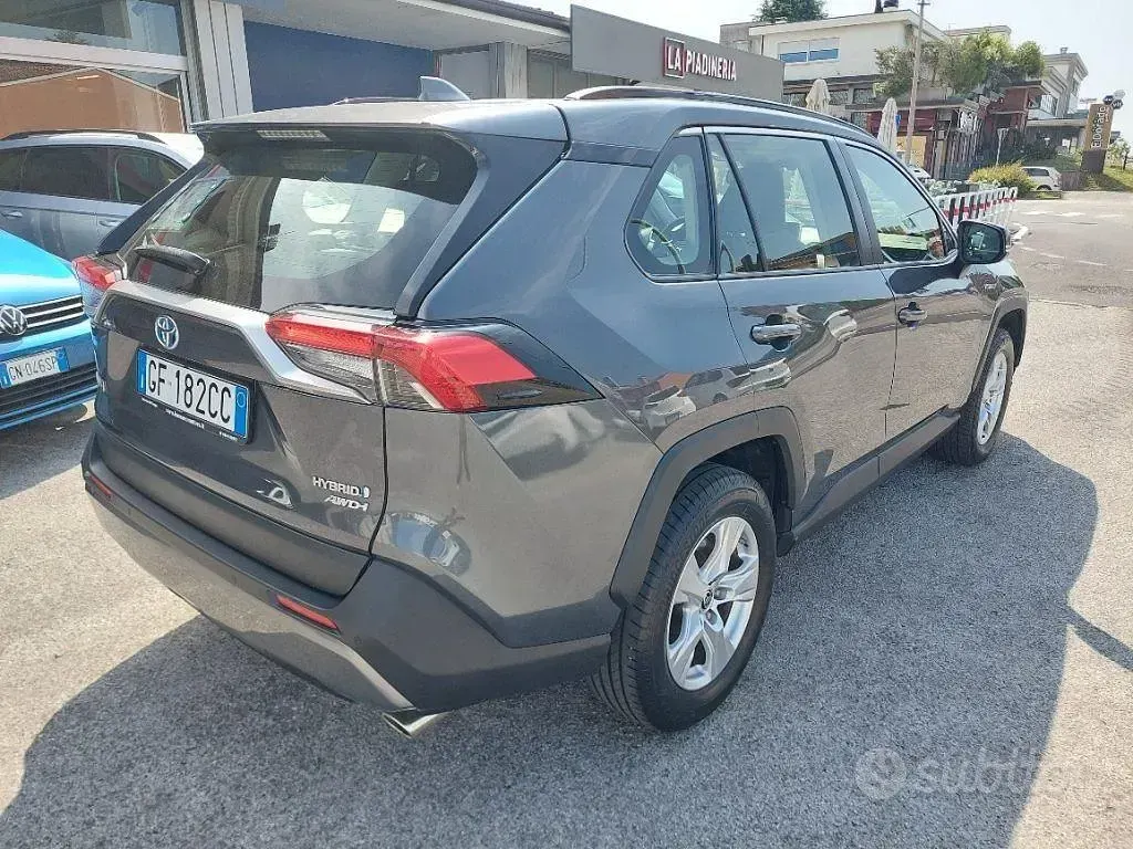 Usata Toyota RAV4 Hybrid Business Edition 178 CV (130 kW) 2021 Grigio scuro metallizzato SUV