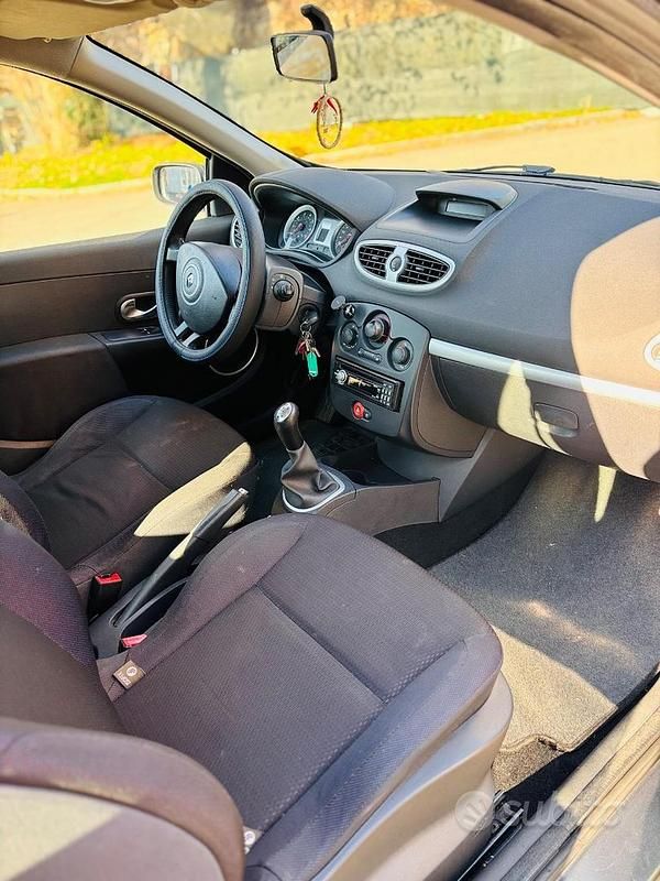 Usata Renault Clio II 2006 Grigio Berlina