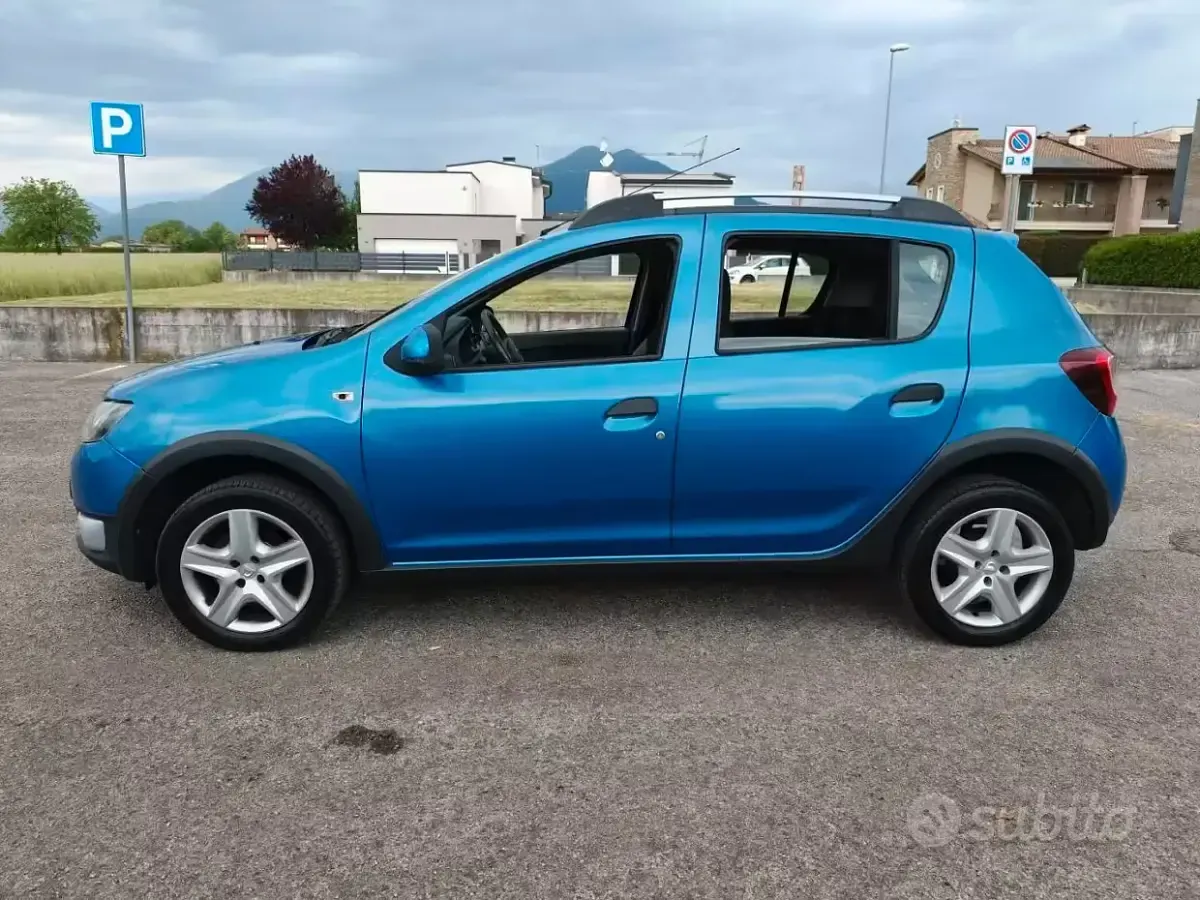 Usata Dacia Sandero Stepway 90 CV (66 kW) 2014 Blu Berlina