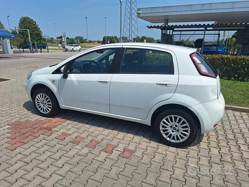 Usata Fiat Punto Evo Dynamic 77 CV (56 kW) 2011 Bianco Utilitaria
