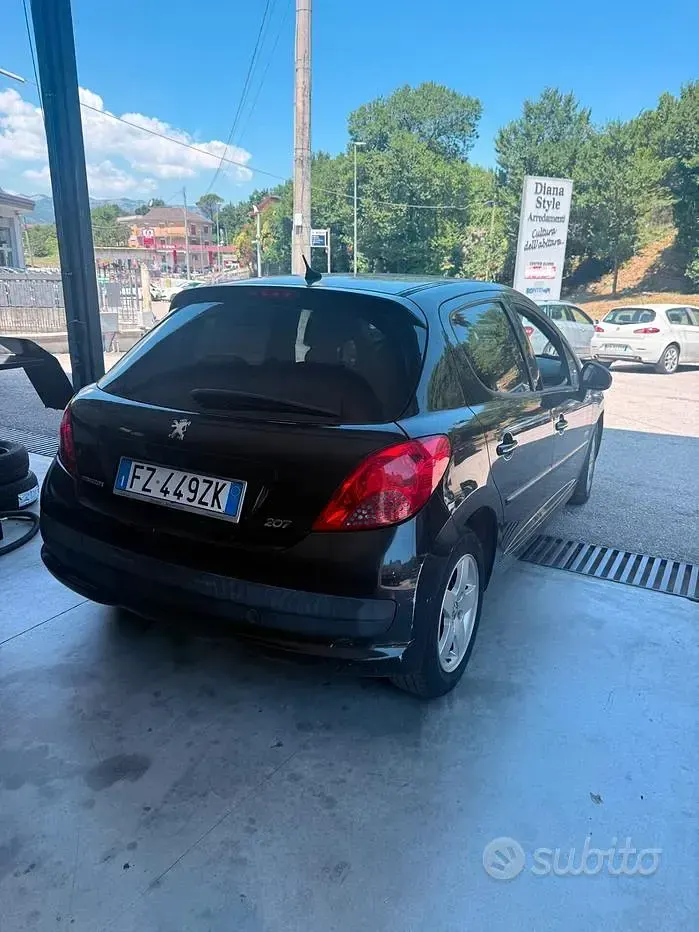 Usata Peugeot 207 68 CV (50 kW) 2008 Nero Berlina