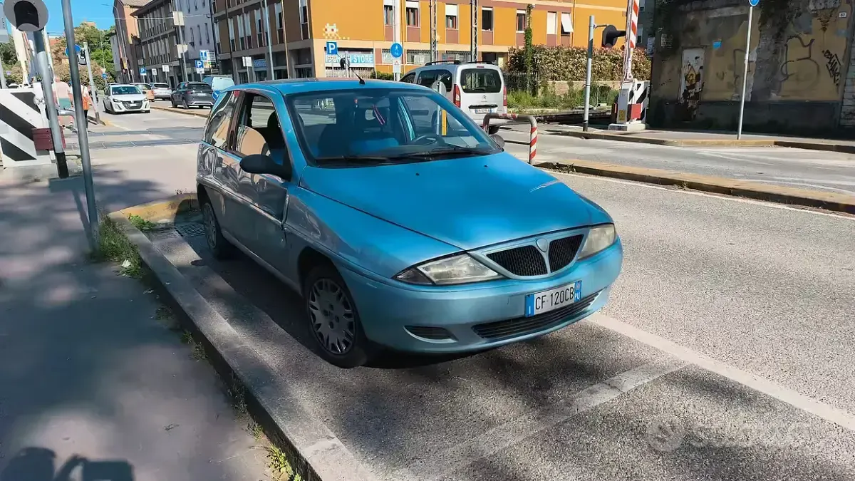 Usata Lancia Ypsilon 60 CV (44 kW) 2003 Utilitaria