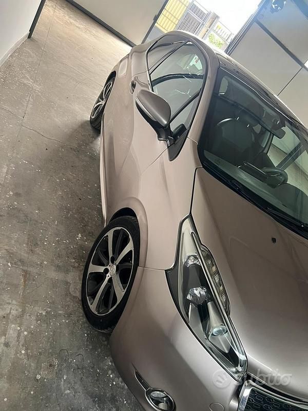 Usata Peugeot 208 115 CV (84 kW) 2013 Utilitaria