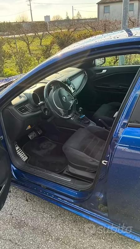 Usata Alfa Romeo Giulietta 120 CV (88 kW) 2016 Blu Utilitaria