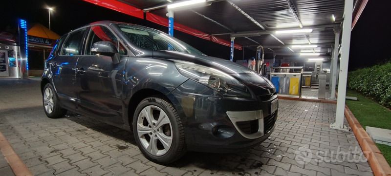 Nero Usata 2011 Renault Scénic III Dynamique Monovolume | 4350 € (Buon prezzo) - Immagine 1/4