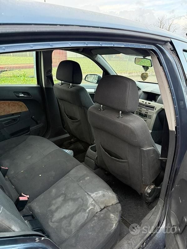 Usata Opel Astra 90 CV (66 kW) 2007 Blu Utilitaria