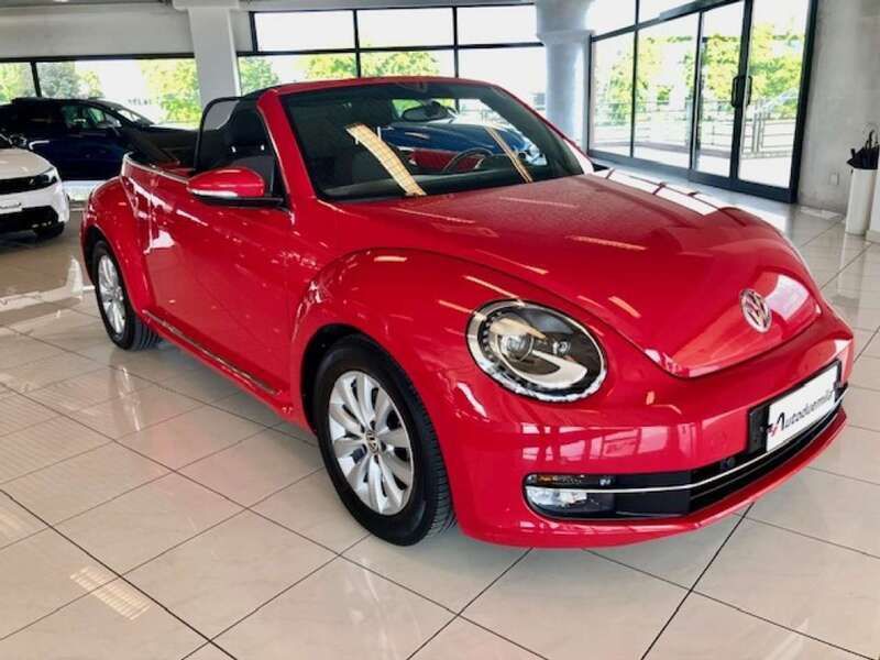 Usata VW Beetle Cabriolet 105 CV (77 kW) 2013 Rosso Cabrio