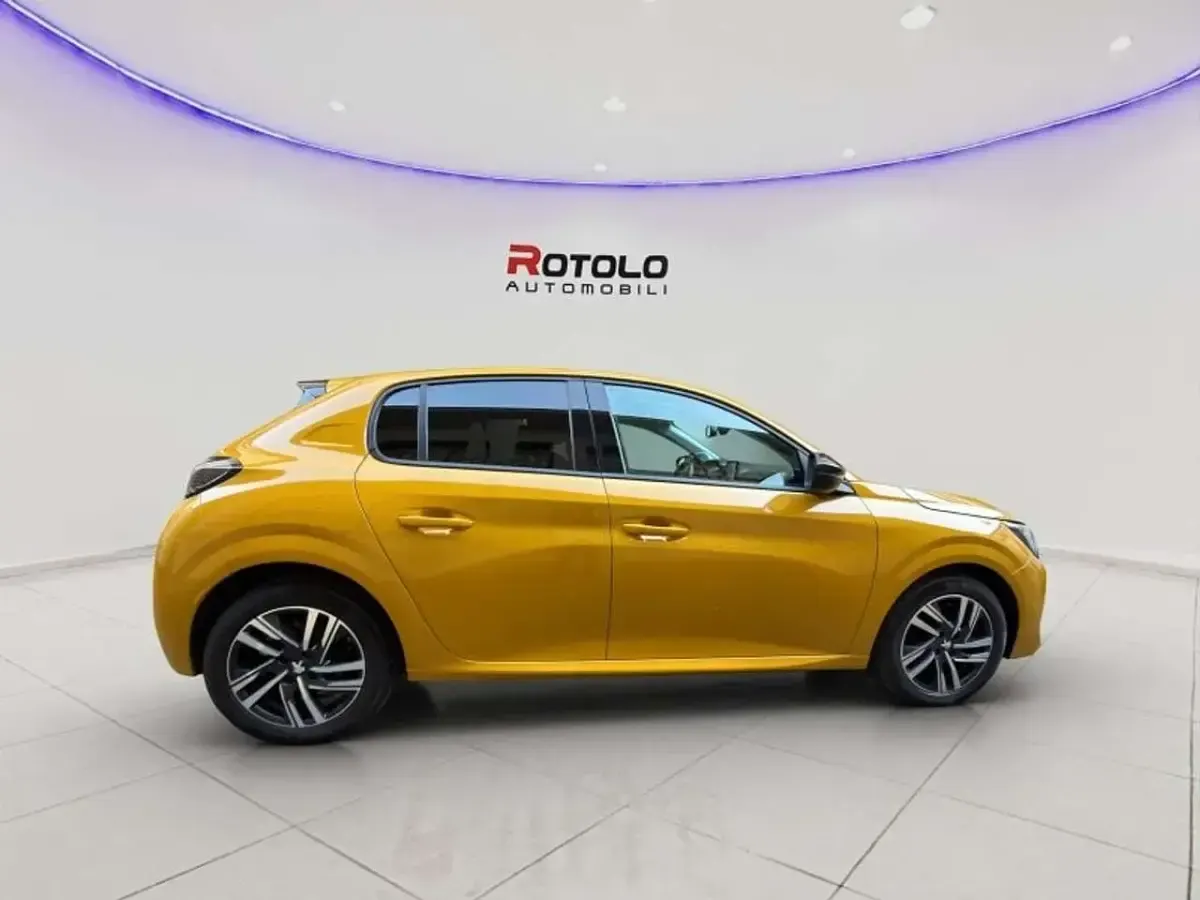 Usata Peugeot 208 Allure 101 CV (74 kW) 2023 Giallo Utilitaria