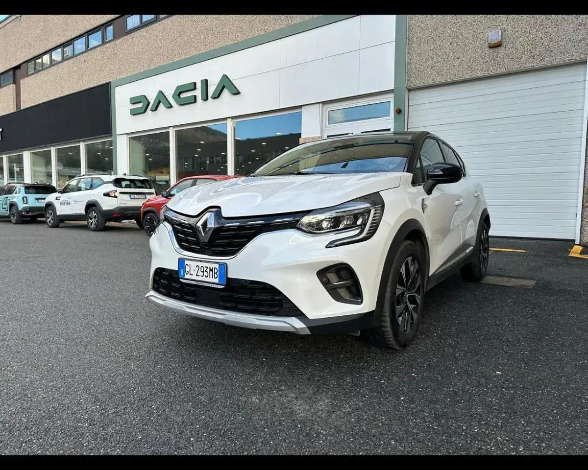 Begagnad Renault Captur Techno 94 HK (69 kW) 2023 Vit SUV