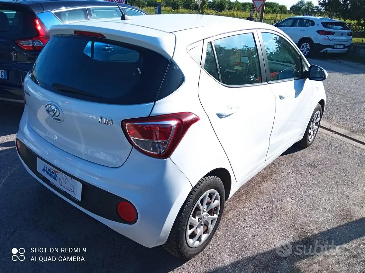 Usata Hyundai i10 67 CV (49 kW) 2022 Bianco Utilitaria