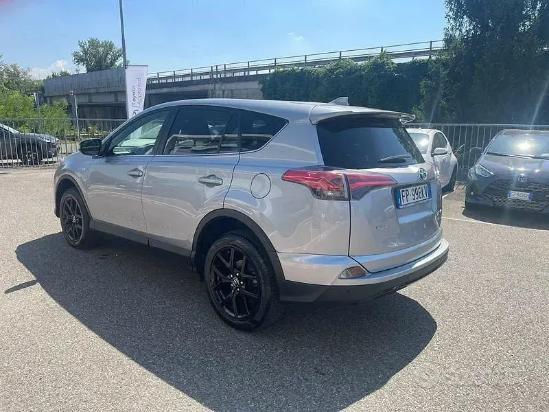 Usata Toyota RAV4 Hybrid 197 CV (144 kW) 2018 Grigio SUV