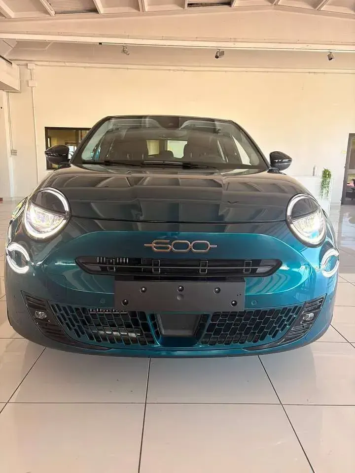 Usata Fiat 600 136 CV (100 kW) 2025 Blu/azzurro SUV