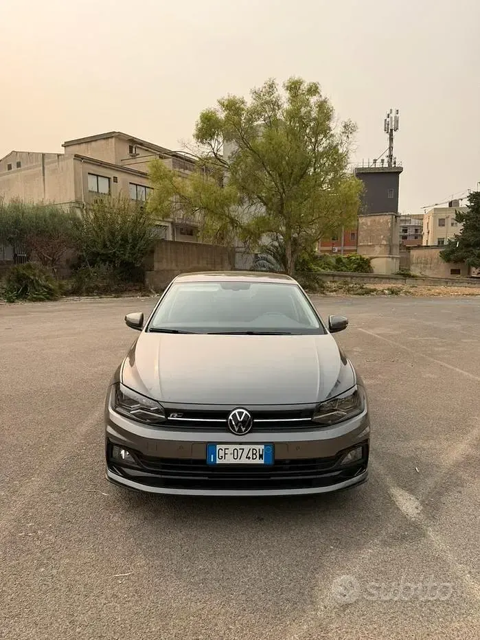 Usata VW Polo R-line 95 CV (69 kW) 2021 Marrone Utilitaria