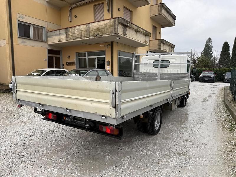 Usata Nissan Cabstar 150 CV (110 kW) 2008 Bianco Pick-up
