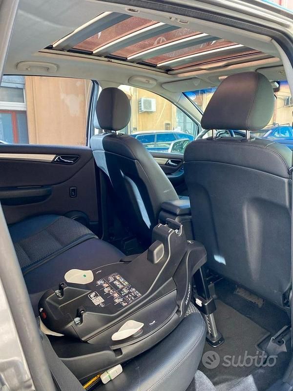 Usata Mercedes B200 140 CV (102 kW) 2008 Grigio Monovolume