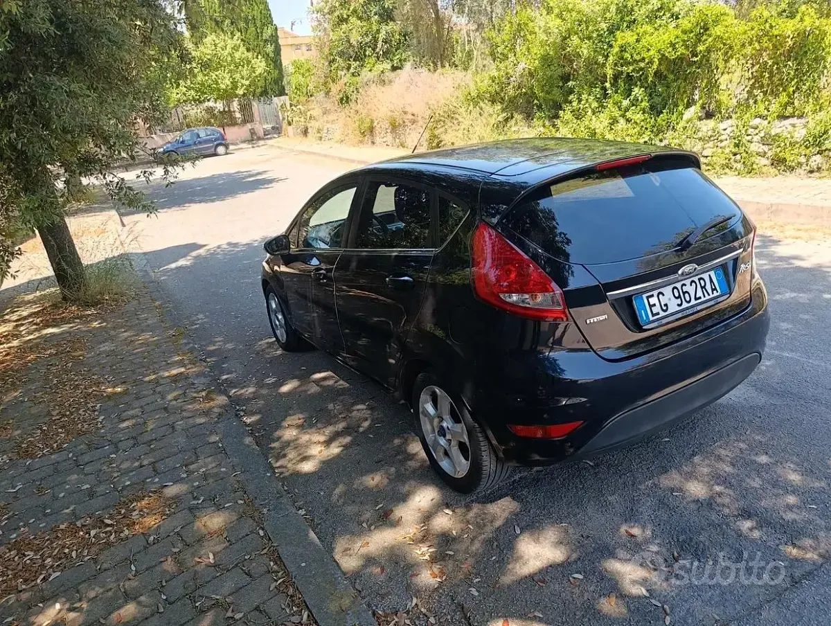 Usata Ford Fiesta Titanium 70 CV (51 kW) 2011 Nero Berlina