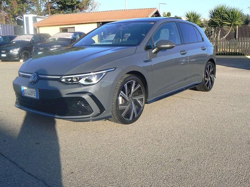 Usata VW Golf VIII R-line 150 CV (110 kW) 2024 Grigio Berlina