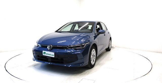 Usata VW Golf VIII Life 116 CV (85 kW) 2025 Blu azzurro Berlina