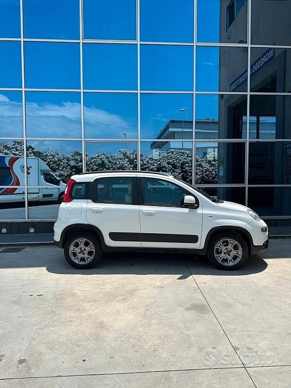 Usata Fiat Panda 4x4 S 75 CV (55 kW) 2015 Bianco Utilitaria