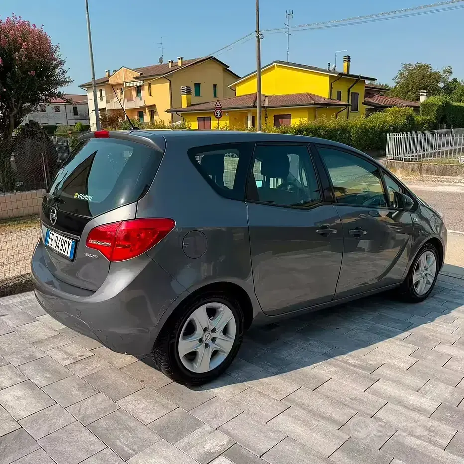 Usata Opel Meriva 95 CV (69 kW) 2016 Grigio Monovolume