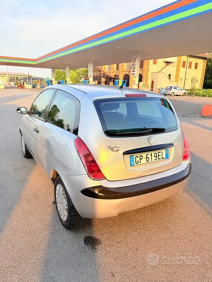 Usata Lancia Ypsilon 60 CV (44 kW) 2008 Grigio Utilitaria