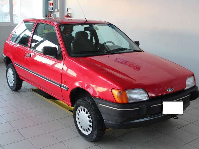 Usato 1989 Ford Fiesta 1.4 Benzin 73 CV (2.987 €)