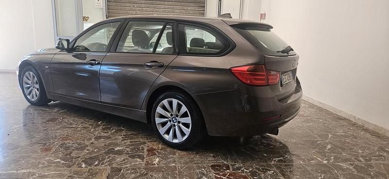 Usata BMW 318 142 CV (104 kW) 2014 Grigio Station wagon