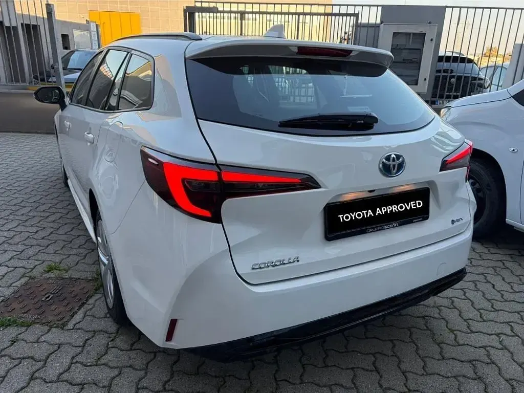 Nuova Toyota Corolla 140 CV (102 kW) 2026 Bianco Station wagon