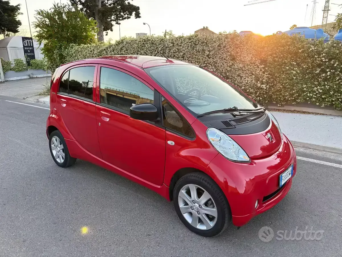 Usata Peugeot iON 35 kW (48 CV) 2011 Rosso Utilitaria